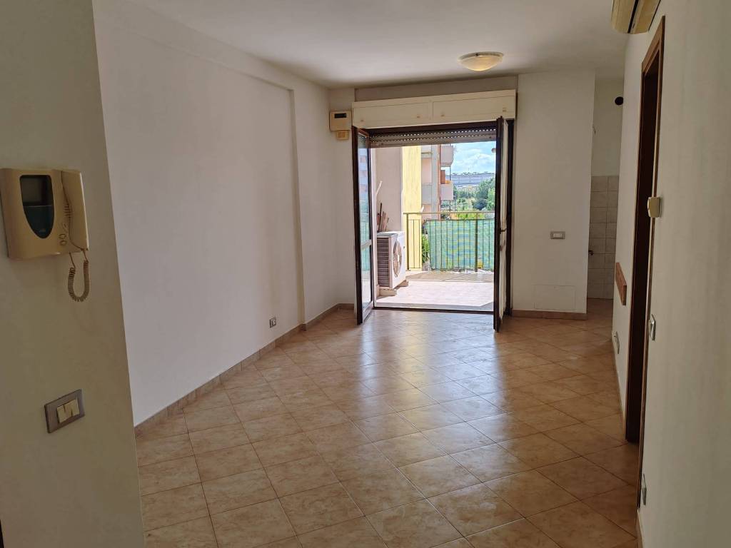 appartamento in vendita a Pomezia in zona Santa Palomba