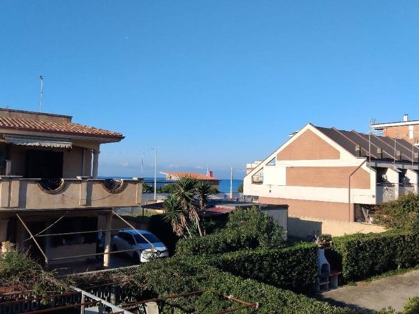 appartamento in vendita a Pomezia in zona Torvaianica