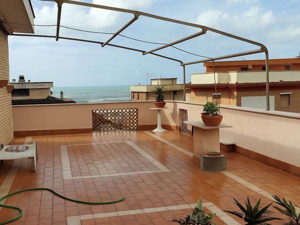 appartamento in vendita a Pomezia in zona Torvaianica