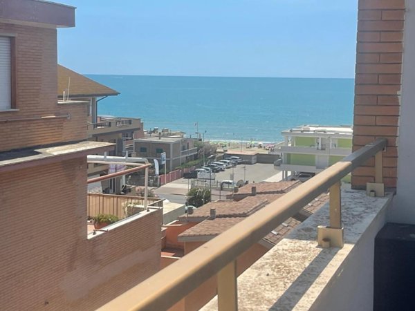 appartamento in vendita a Pomezia in zona Torvaianica