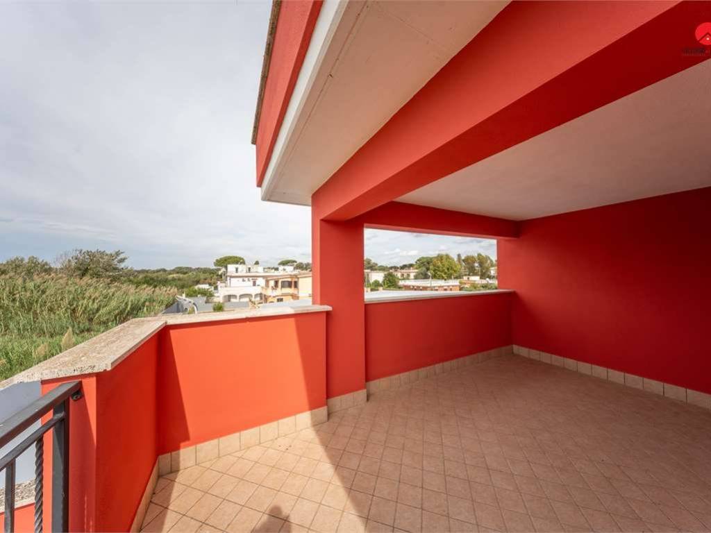 appartamento in vendita a Pomezia in zona Torvaianica