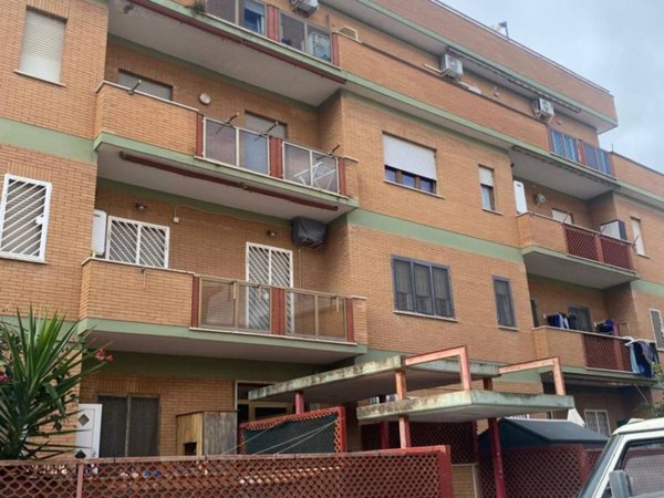 intera palazzina in vendita a Pomezia in zona Torvaianica