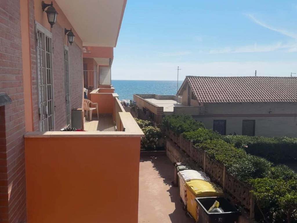 appartamento in vendita a Pomezia in zona Torvaianica