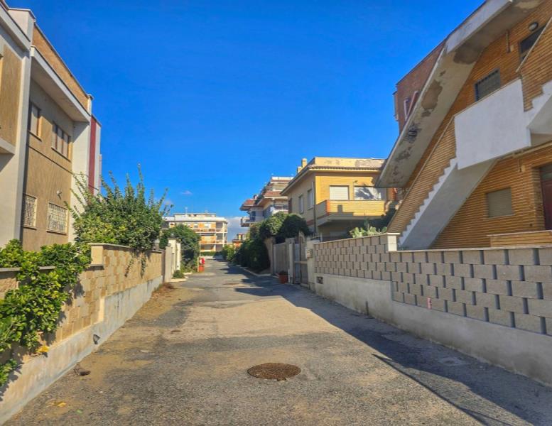 appartamento in vendita a Pomezia in zona Torvaianica