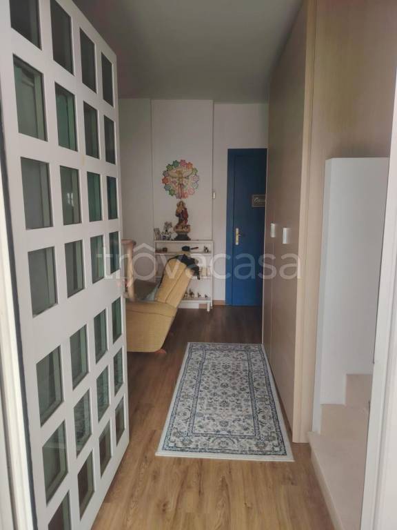 casa indipendente in vendita a Pomezia in zona Torvaianica