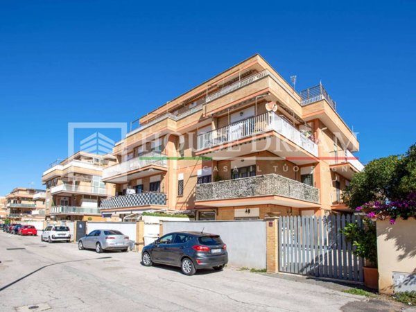 appartamento in vendita a Pomezia in zona Torvaianica