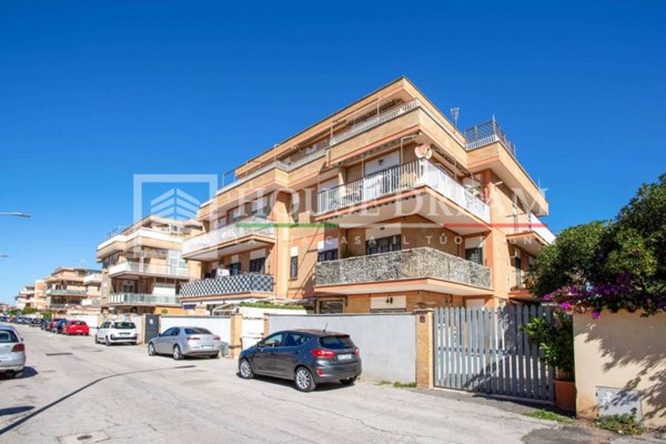 appartamento in vendita a Pomezia in zona Torvaianica