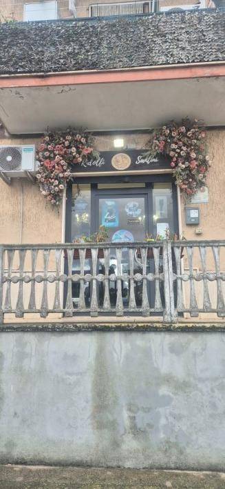 negozio in vendita a Pomezia in zona Santa Procula