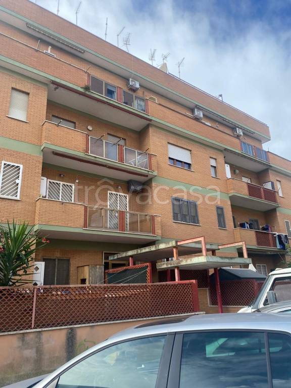 appartamento in vendita a Pomezia in zona Torvaianica