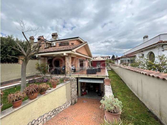 casa indipendente in vendita a Pomezia in zona Campo Jemini