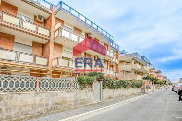 appartamento in vendita a Pomezia in zona Torvaianica