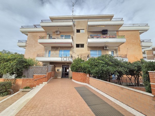 appartamento in vendita a Pomezia in zona Torvaianica