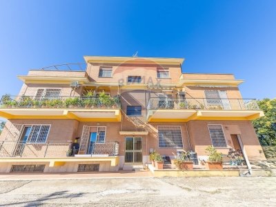 appartamento in vendita a Pomezia in zona Santa Palomba