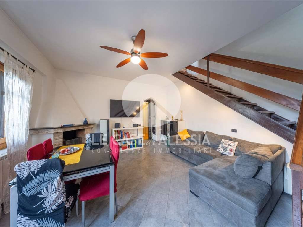 casa indipendente in vendita a Pomezia in zona Torvaianica