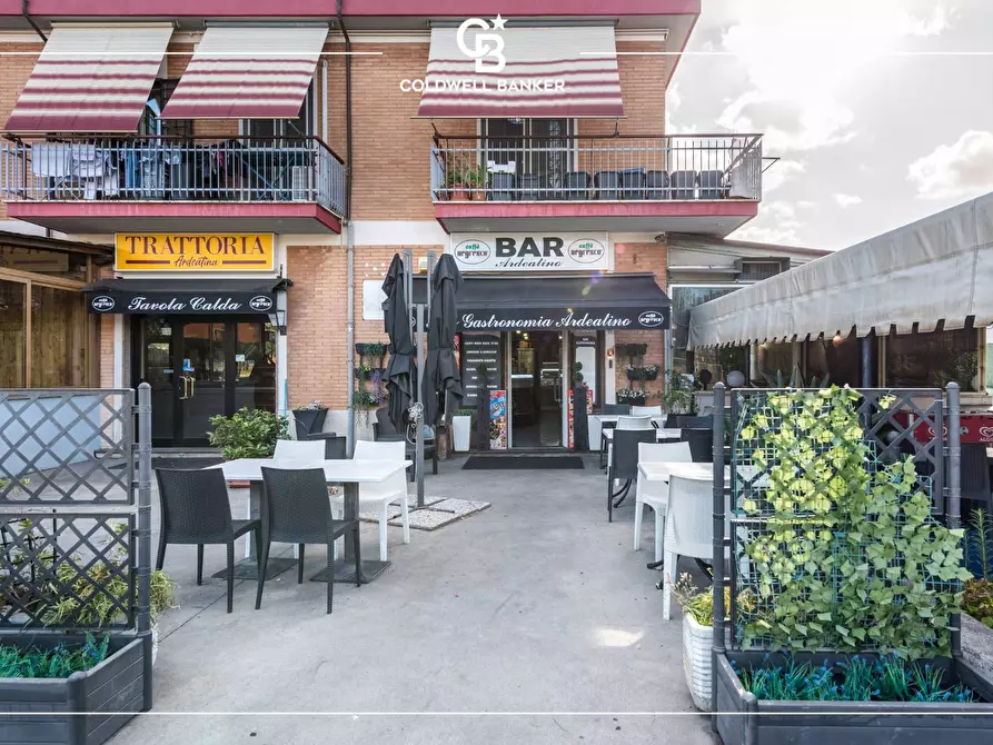 locale commerciale in vendita a Pomezia in zona Santa Palomba