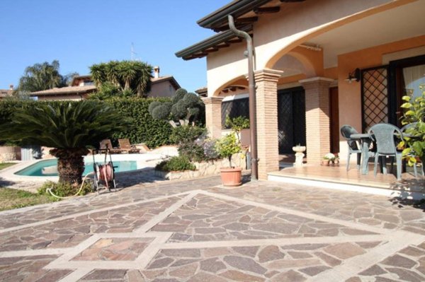 casa indipendente in vendita a Pomezia