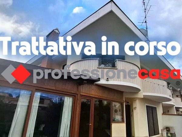 casa indipendente in vendita a Pomezia in zona Pratica di Mare