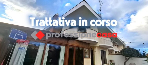 casa indipendente in vendita a Pomezia in zona Pratica di Mare