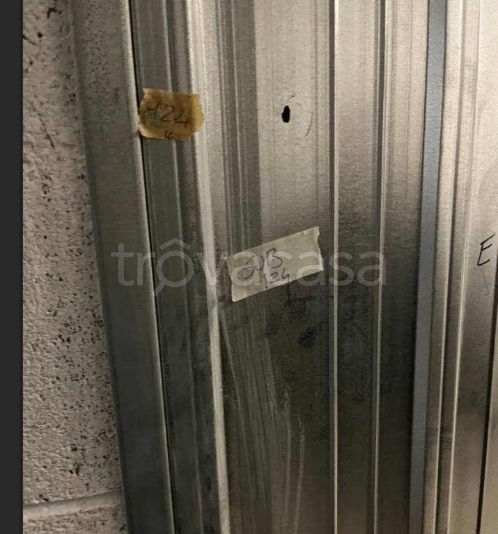 locale commerciale in vendita a Pomezia