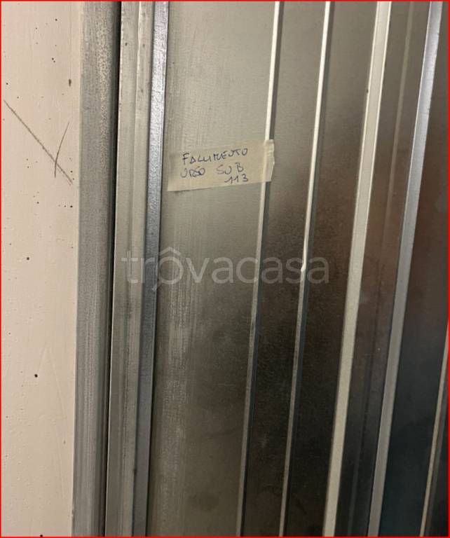 locale commerciale in vendita a Pomezia