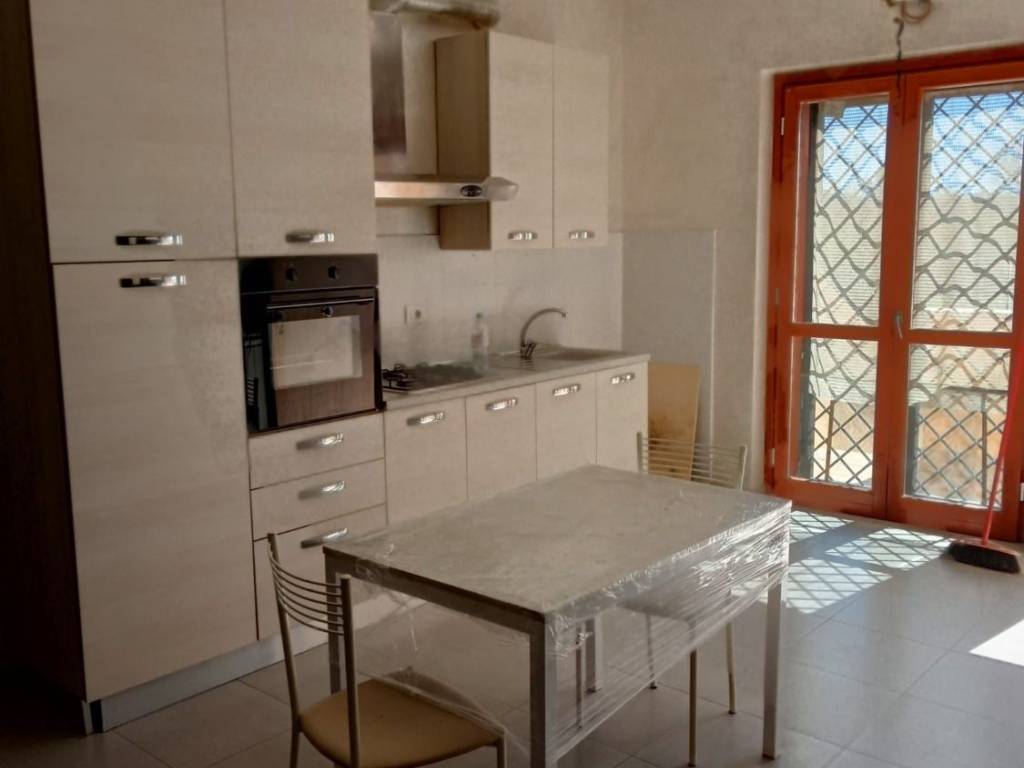 appartamento in vendita a Pomezia in zona Campo Jemini