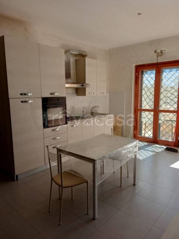 appartamento in vendita a Pomezia in zona Campo Jemini