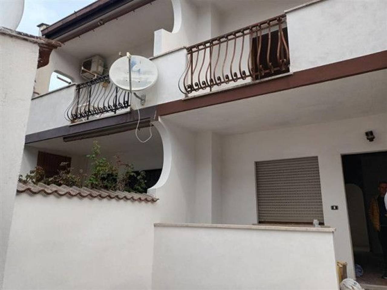 casa indipendente in vendita a Pomezia in zona Pratica di Mare