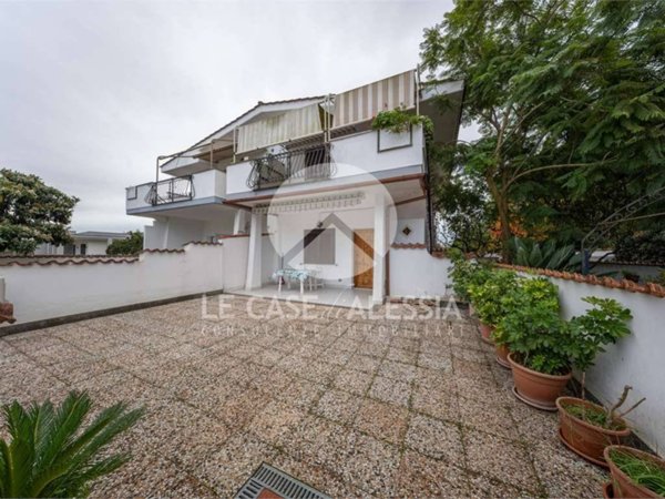 appartamento in vendita a Pomezia in zona Torvaianica