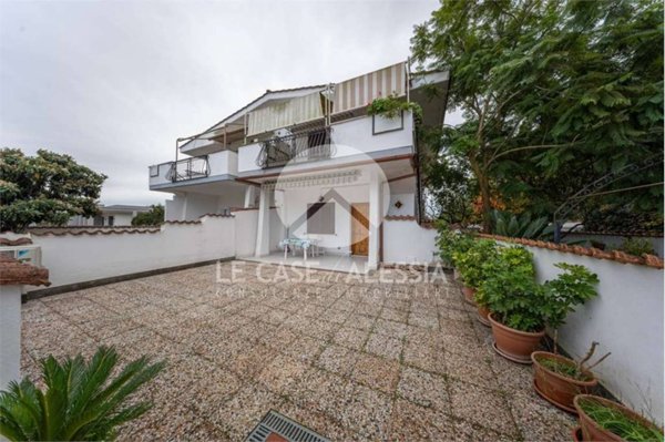 appartamento in vendita a Pomezia in zona Torvaianica