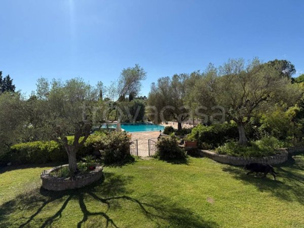 casa indipendente in vendita a Pomezia