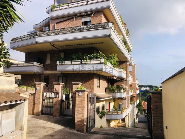 ufficio in vendita a Pomezia