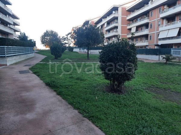 appartamento in vendita a Pomezia in zona Santa Palomba