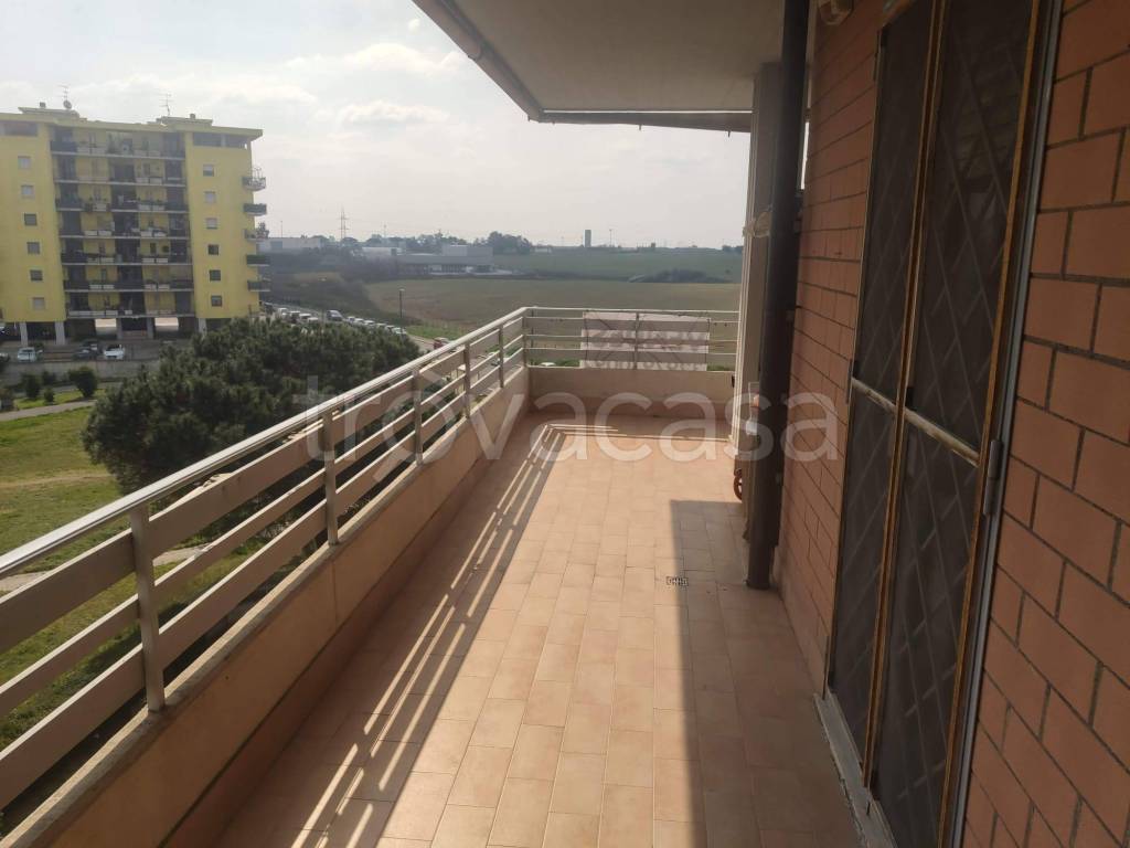 appartamento in vendita a Pomezia in zona Santa Palomba