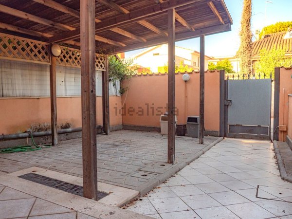 casa indipendente in vendita a Pomezia in zona Campo Ascolano