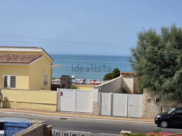 appartamento in vendita a Pomezia in zona Torvaianica