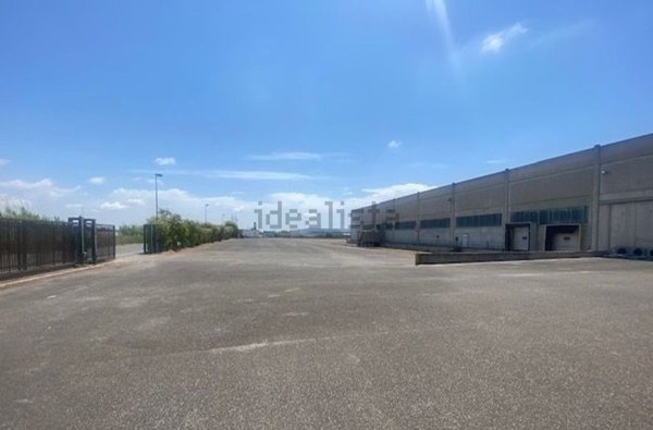 capannone in vendita a Pomezia in zona Santa Palomba