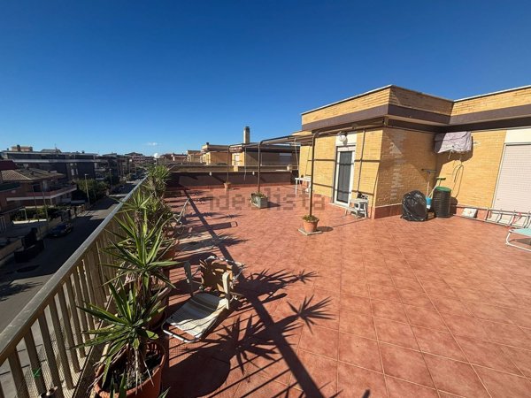 appartamento in vendita a Pomezia in zona Torvaianica