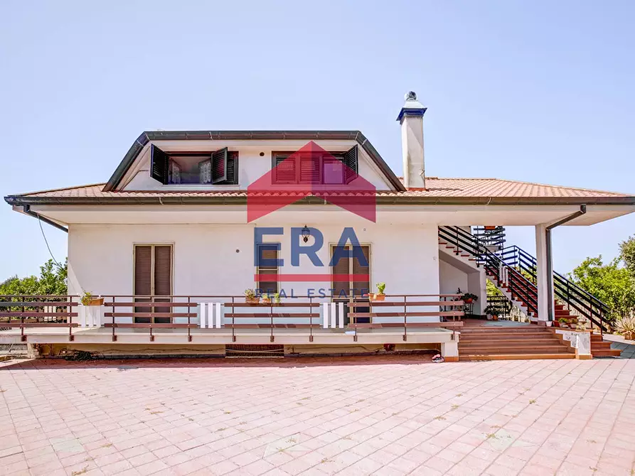 casa indipendente in vendita a Pomezia in zona Pratica di Mare