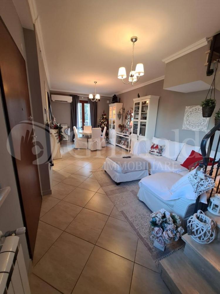 casa indipendente in vendita a Pomezia