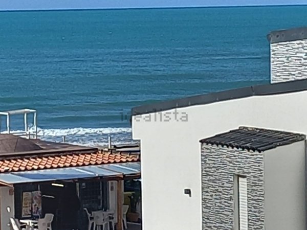 appartamento in vendita a Pomezia in zona Torvaianica