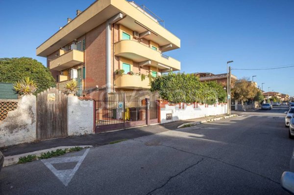 appartamento in vendita a Pomezia in zona Torvaianica