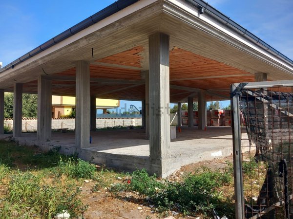 casa indipendente in vendita a Pomezia in zona Torvaianica