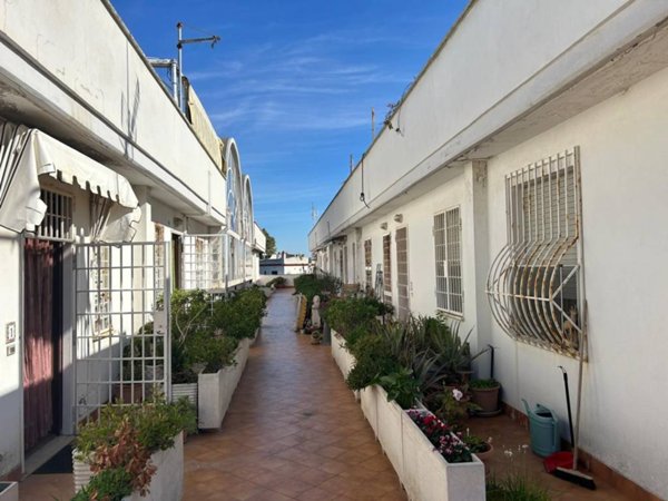 appartamento in vendita a Pomezia in zona Campo Ascolano