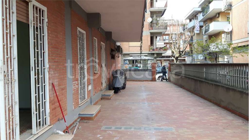 ufficio in vendita a Pomezia