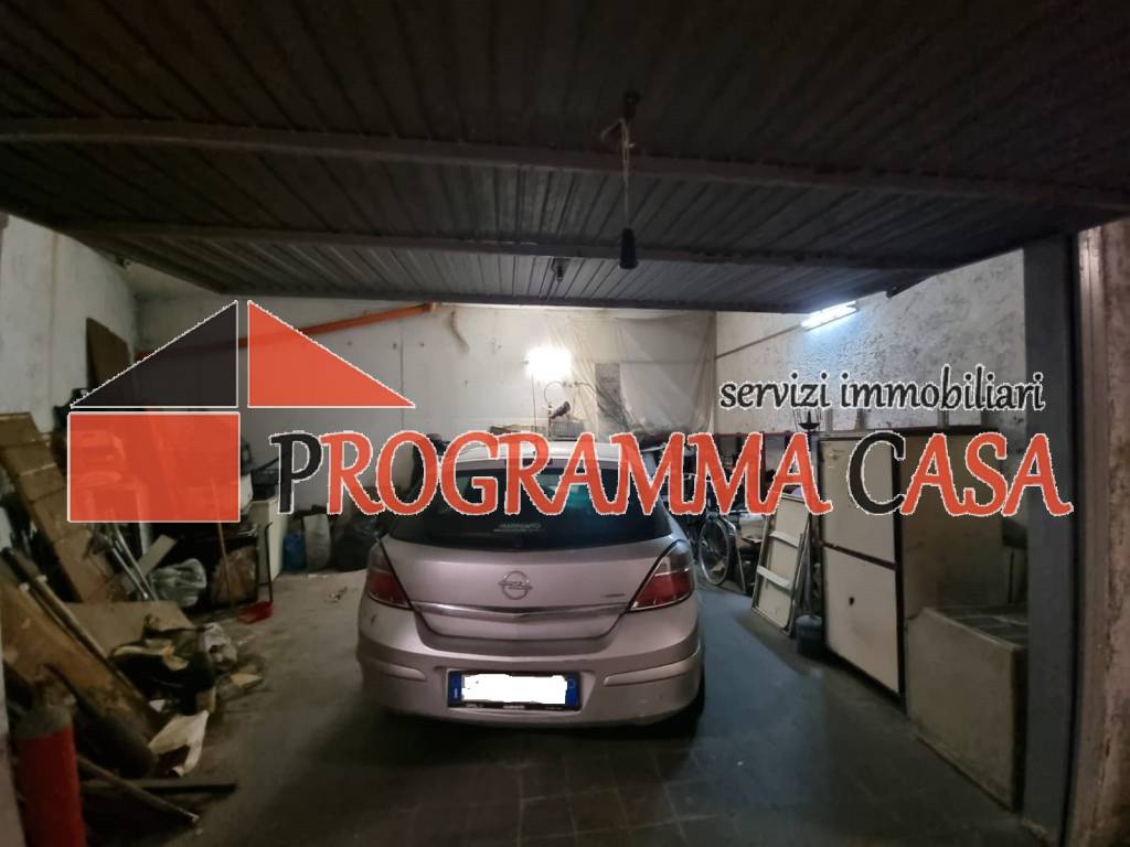 locale di sgombero in vendita a Pomezia