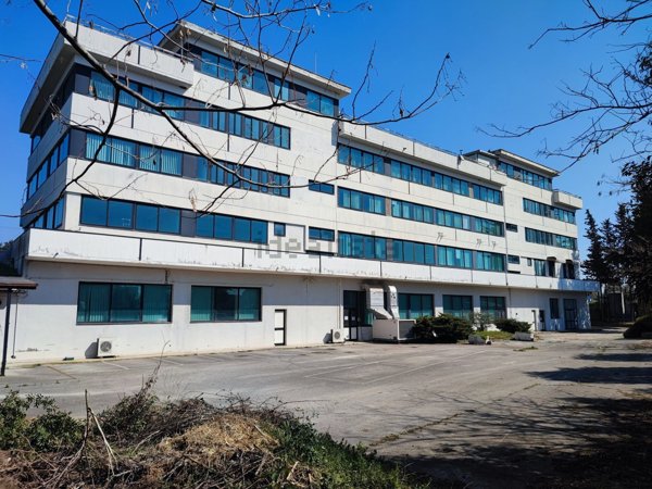 ufficio in vendita a Pomezia in zona Santa Procula