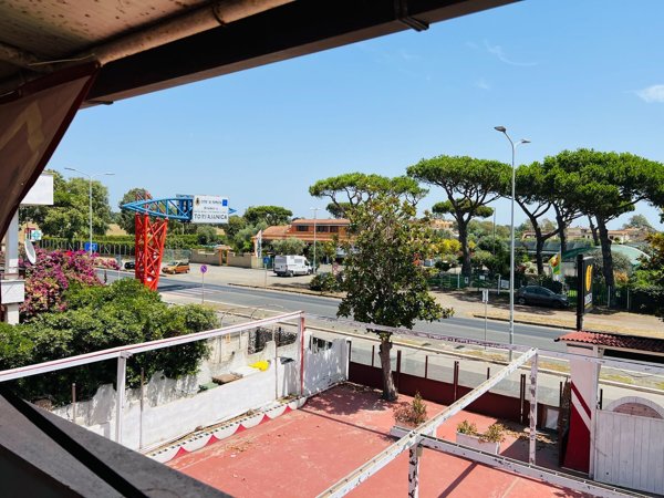 appartamento in vendita a Pomezia in zona Campo Selva