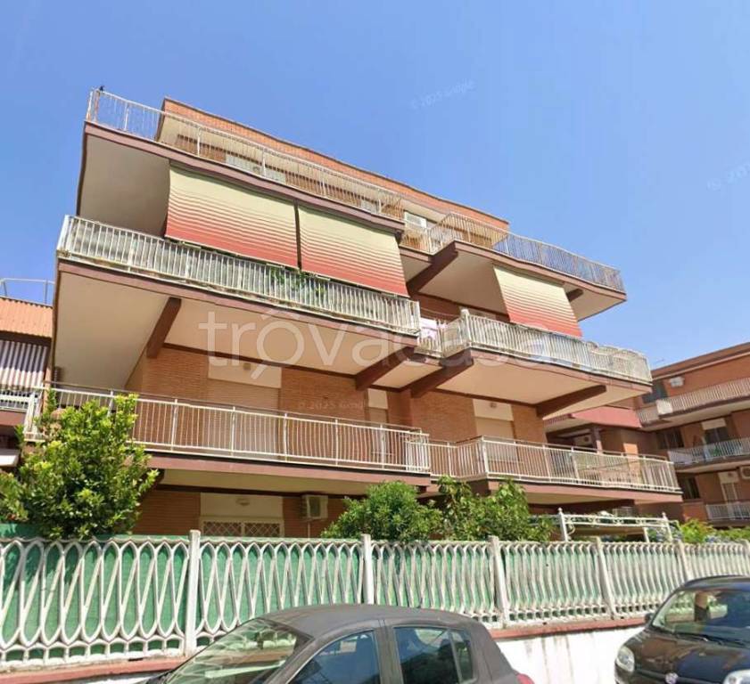 appartamento in vendita a Pomezia in zona Torvaianica