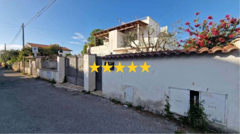 appartamento in vendita a Pomezia in zona Torvaianica