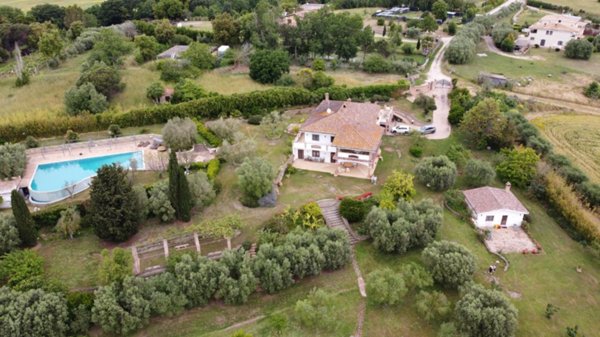 casa indipendente in vendita a Pomezia in zona Castagnetta